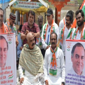 Jabalpur Congress adhyaksh ka virodh congressiyon ne kiya Nagar Congress adhyaksh ko pad se hatane hetu karvaya Mundan